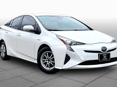 Used 2018 Toyota Prius Two w/ Prius Two Safety Plus Package FWD image 3