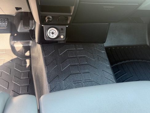 Used 2010 Toyota Tundra 4x4 Regular Cab Long Bed image 87