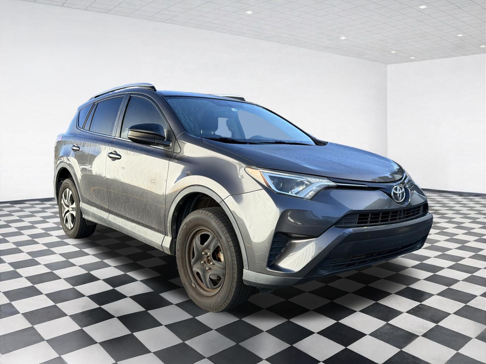 Used 2016 Toyota RAV4 LE FWD image 3