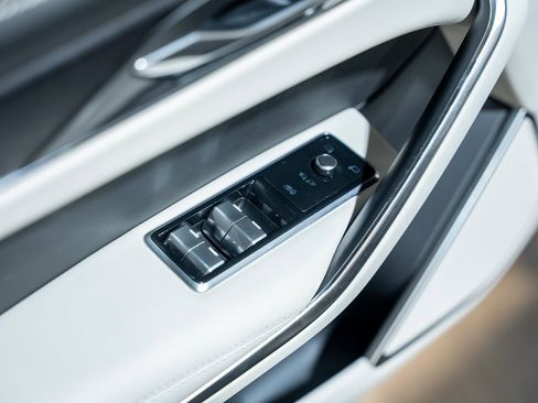 Used 2025 Jaguar F-PACE R-Dynamic S image 63