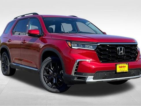 New 2025 Honda Pilot Touring image 1