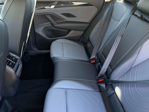 New 2025 Volkswagen Tiguan SE image 13