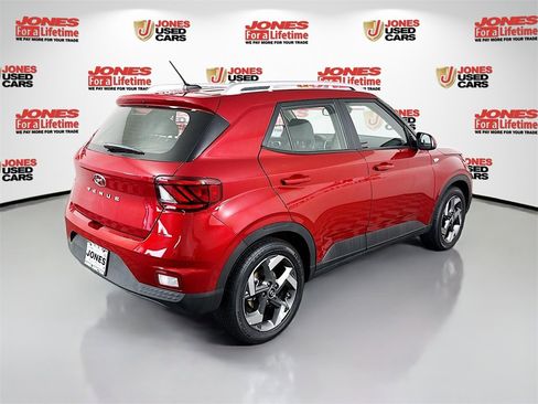 Used 2025 Hyundai Venue SEL image 15
