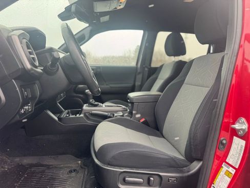 Used 2022 Toyota Tacoma TRD Sport AWD/4WD image 13