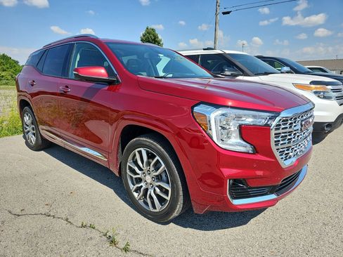 Used 2024 GMC Terrain Denali w/ Denali Premium Package AWD/4WD image 1