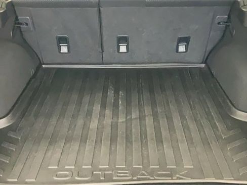 Used 2017 Subaru Outback 2.5i Premium image 15