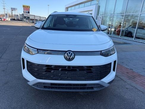 Used 2025 Volkswagen Tiguan S image 2