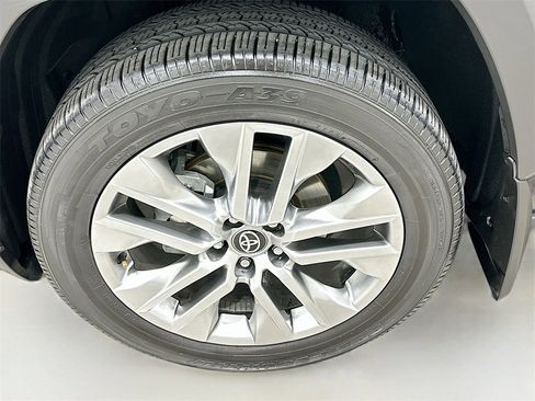 Used 2024 Toyota RAV4 XLE Premium image 31