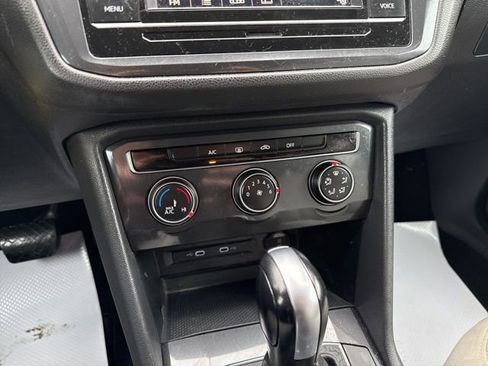 Used 2021 Volkswagen Tiguan S image 33