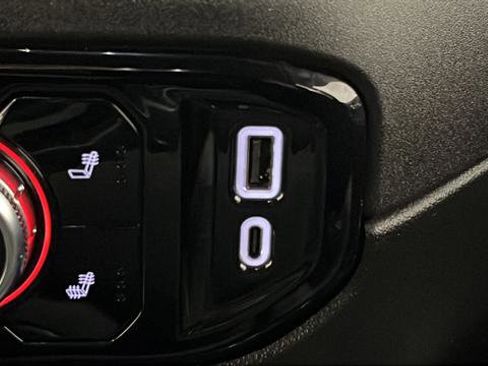 Used 2024 GMC Sierra 1500 Elevation w/ LPO, Elevation Black Package image 43