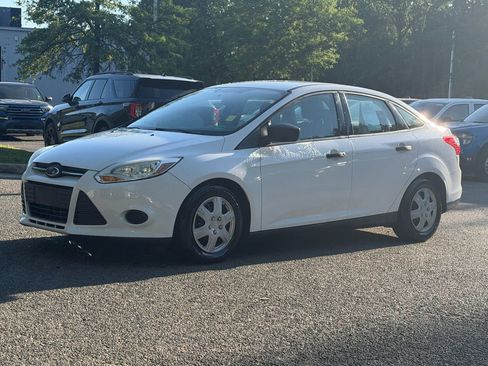 Used 2013 Ford Focus S FWD image 2