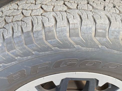 Used 2025 Toyota Tacoma TRD Off-Road image 38