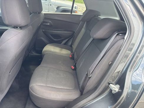Used 2020 Chevrolet Trax LS FWD image 10