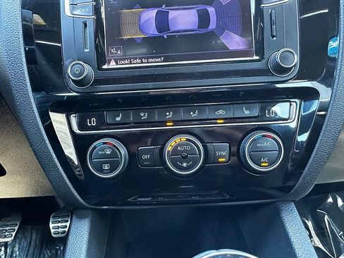 Used 2017 Volkswagen Jetta GLI FWD image 25