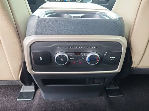 Used 2022 Ford Expedition Limited AWD/4WD image 17