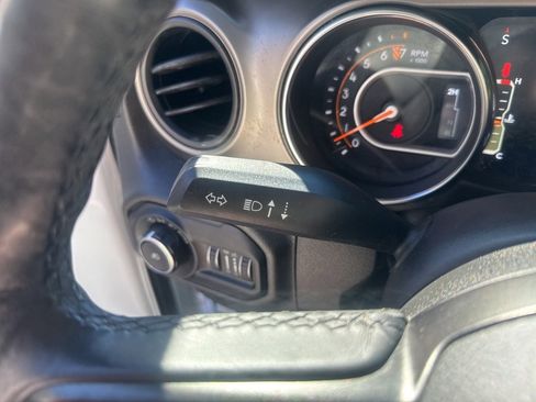 Used 2019 Jeep Wrangler Unlimited Sport S image 28