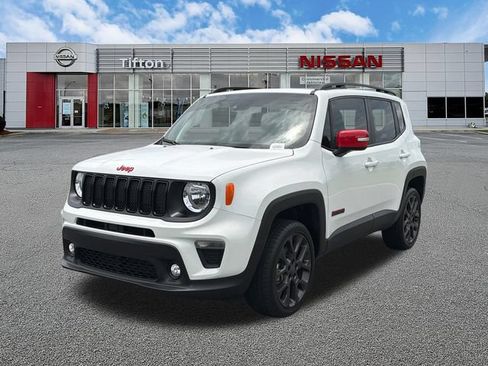 Used 2023 Jeep Renegade Latitude w/ Sun/Sound Group AWD/4WD image 3