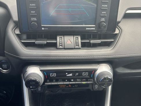 Used 2021 Toyota RAV4 XLE Premium AWD/4WD image 17