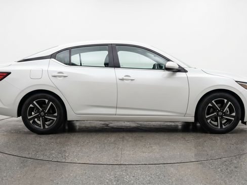 Used 2025 Nissan Sentra SV FWD image 11
