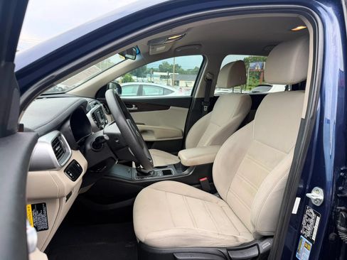 Used 2017 Kia Sorento LX FWD image 10