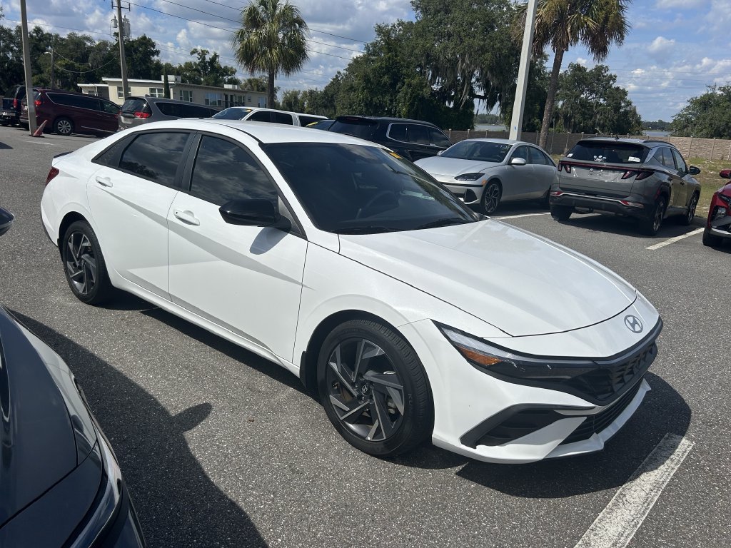Used 2025 Hyundai Elantra Sport FWD image 2
