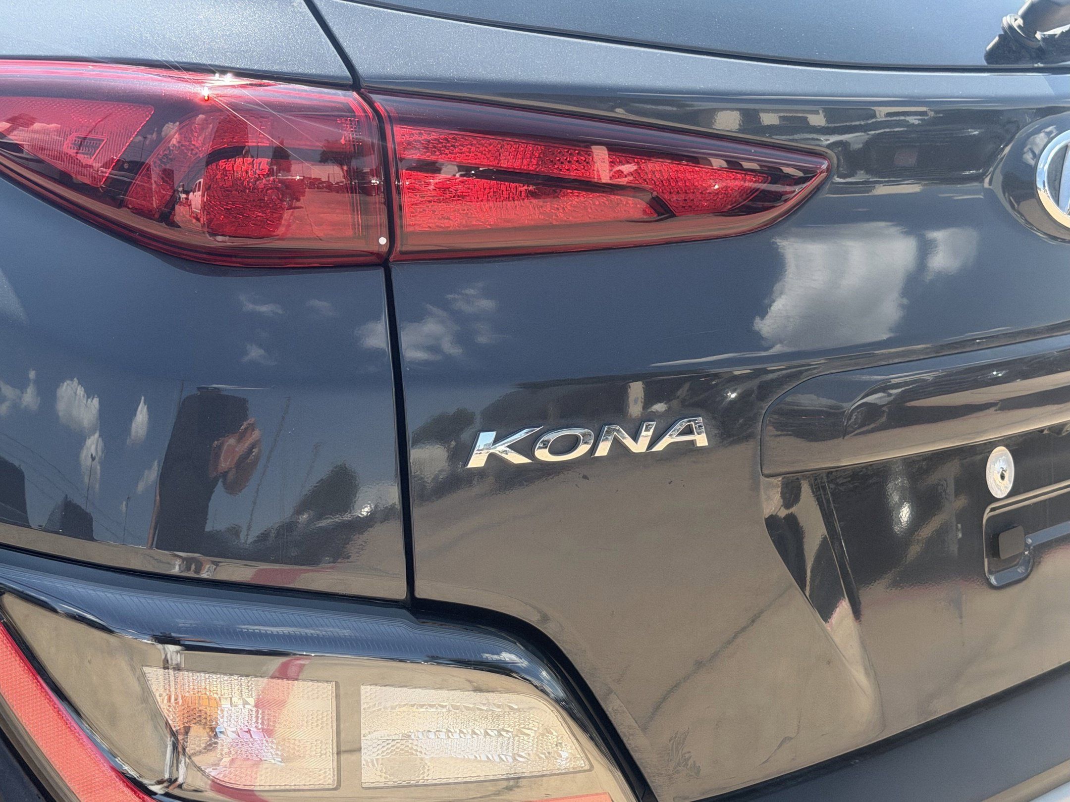 Used 2023 Hyundai Kona SEL AWD/4WD image 6