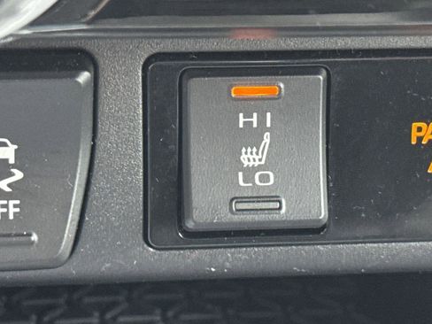 Used 2022 Toyota RAV4 XLE w/ Convenience Package AWD/4WD image 17