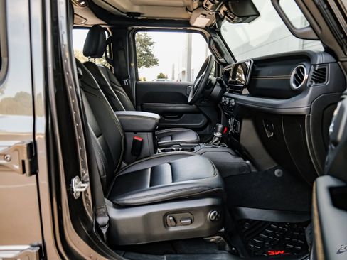 Used 2024 Jeep Gladiator Sport image 44