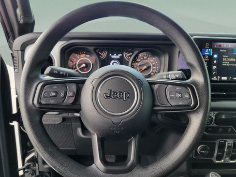 Used 2025 Jeep Wrangler Unlimited Sport AWD/4WD image 16