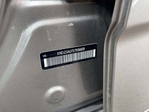Used 2025 Kia Soul LX w/ LX Technology Package FWD image 27