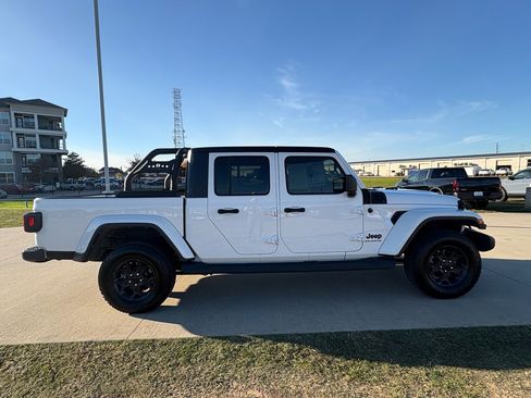 Used 2023 Jeep Gladiator Sport image 9