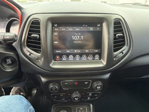 Used 2018 Jeep Compass Trailhawk w/ Leather Interior Group AWD/4WD image 22