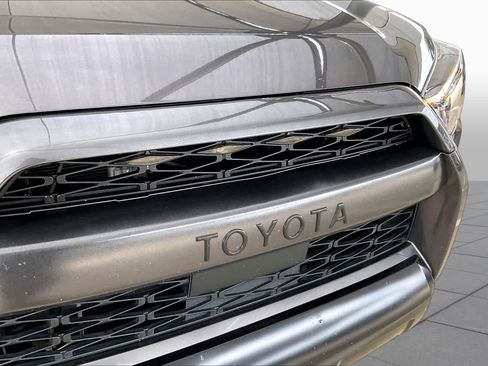 Used 2021 Toyota 4Runner Venture w/ Moonroof Package AWD/4WD image 29