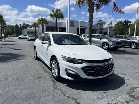 Used 2023 Chevrolet Malibu LT image 2