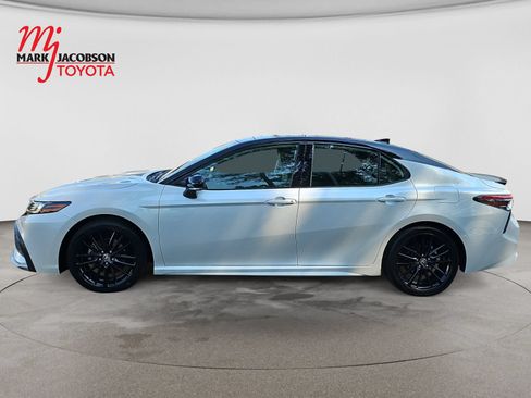 Used 2021 Toyota Camry XSE FWD image 9