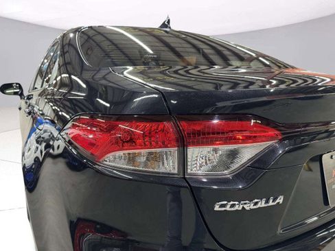 Used 2022 Toyota Corolla LE FWD image 12