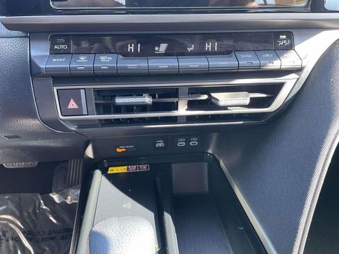 Used 2025 Toyota Camry LE image 40