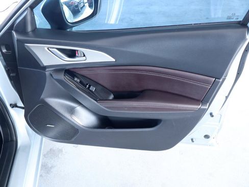 Used 2018 MAZDA MAZDA3 Touring FWD image 37
