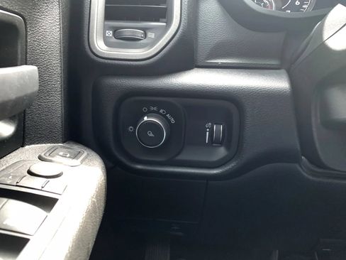 Used 2024 RAM 2500 Tradesman w/ Chrome Appearance Group AWD/4WD image 32