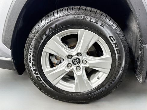 Used 2021 Toyota RAV4 XLE FWD image 38