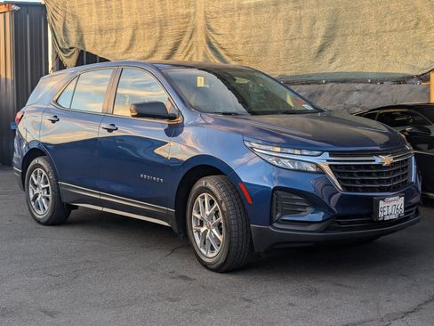 Certified 2022 Chevrolet Equinox LS FWD image 1