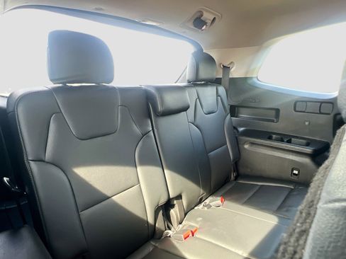 Used 2023 Kia Telluride EX w/ EX Captain's Chair Package FWD image 30