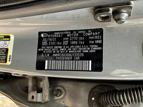 Used 2022 Hyundai Venue Limited FWD image 18