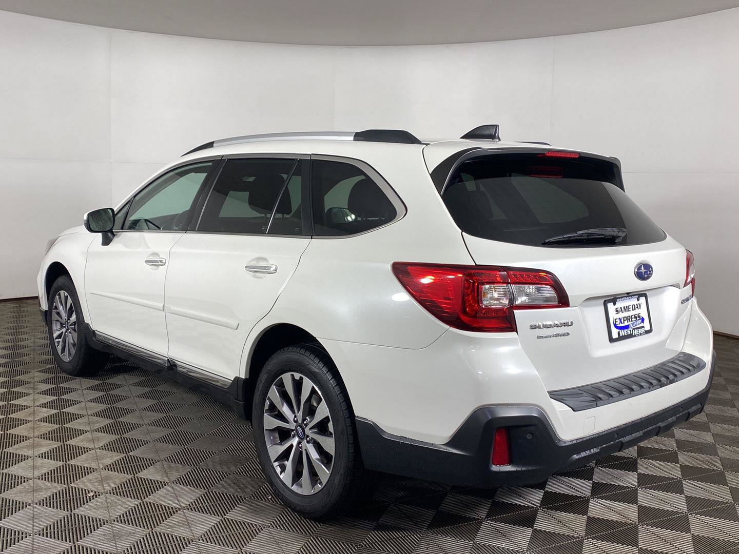 Used 2019 Subaru Outback 2.5i Touring AWD/4WD image 8