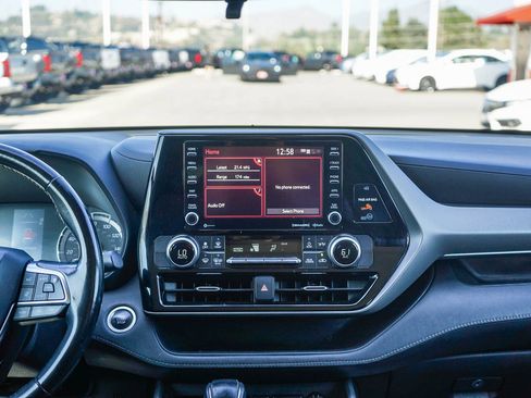 Used 2021 Toyota Highlander LE image 14