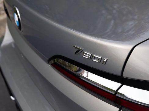 Used 2024 BMW 760i xDrive w/ Premium Package 2 image 11