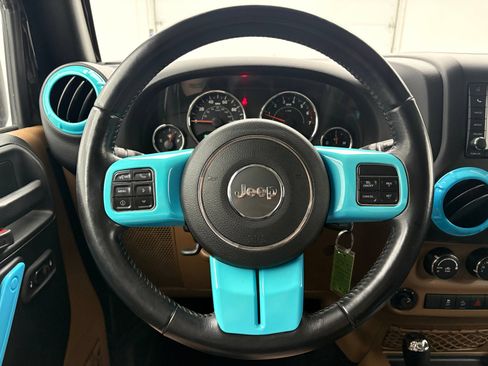 Used 2018 Jeep Wrangler Unlimited Rubicon w/ Dual Top Group AWD/4WD image 16