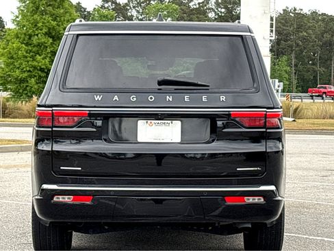 Used 2023 Jeep Wagoneer L Series II AWD/4WD image 19