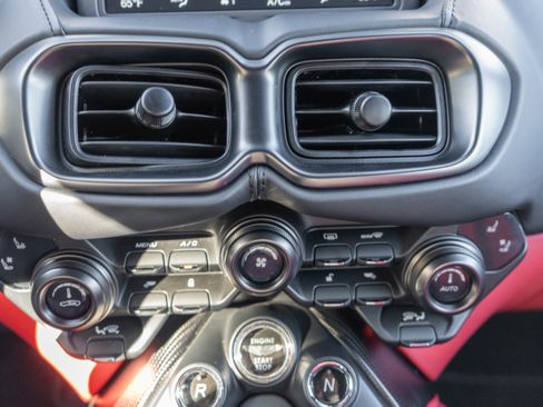 Used 2023 Aston Martin V8 Vantage Coupe image 21