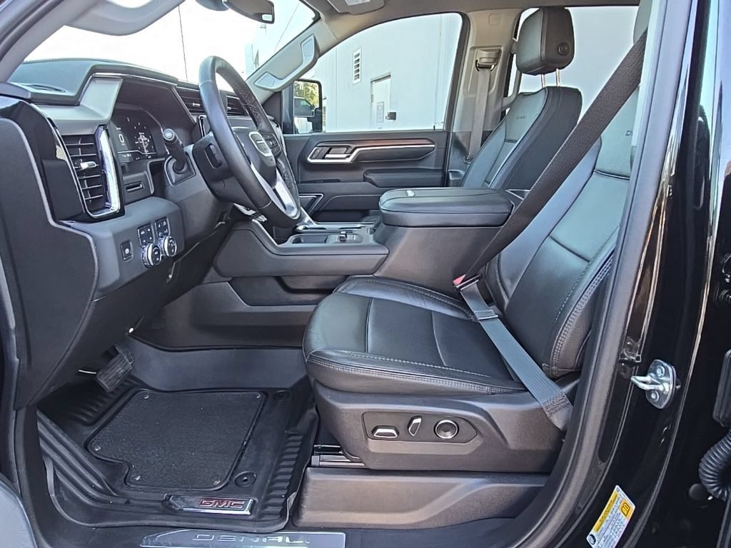 Used 2025 GMC Sierra 3500 Denali AWD/4WD image 24